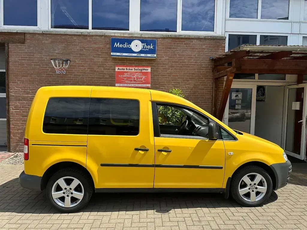 Gebraucht VW Caddy 69 PS (50 kW) 2008 Gelb Van / Kleinbus