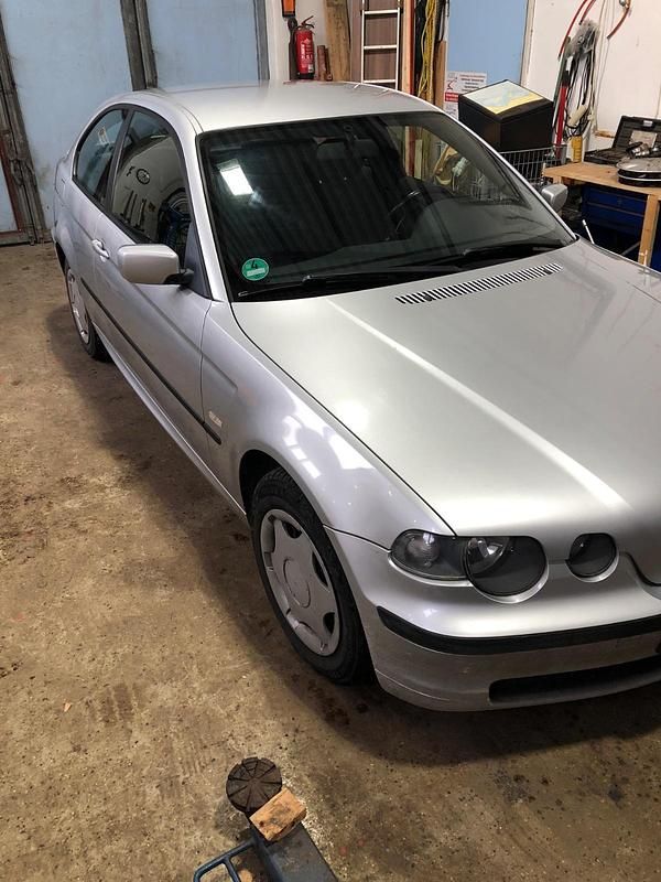 Gebraucht BMW 316 115 PS (84 kW) 2003 Silber Coupé