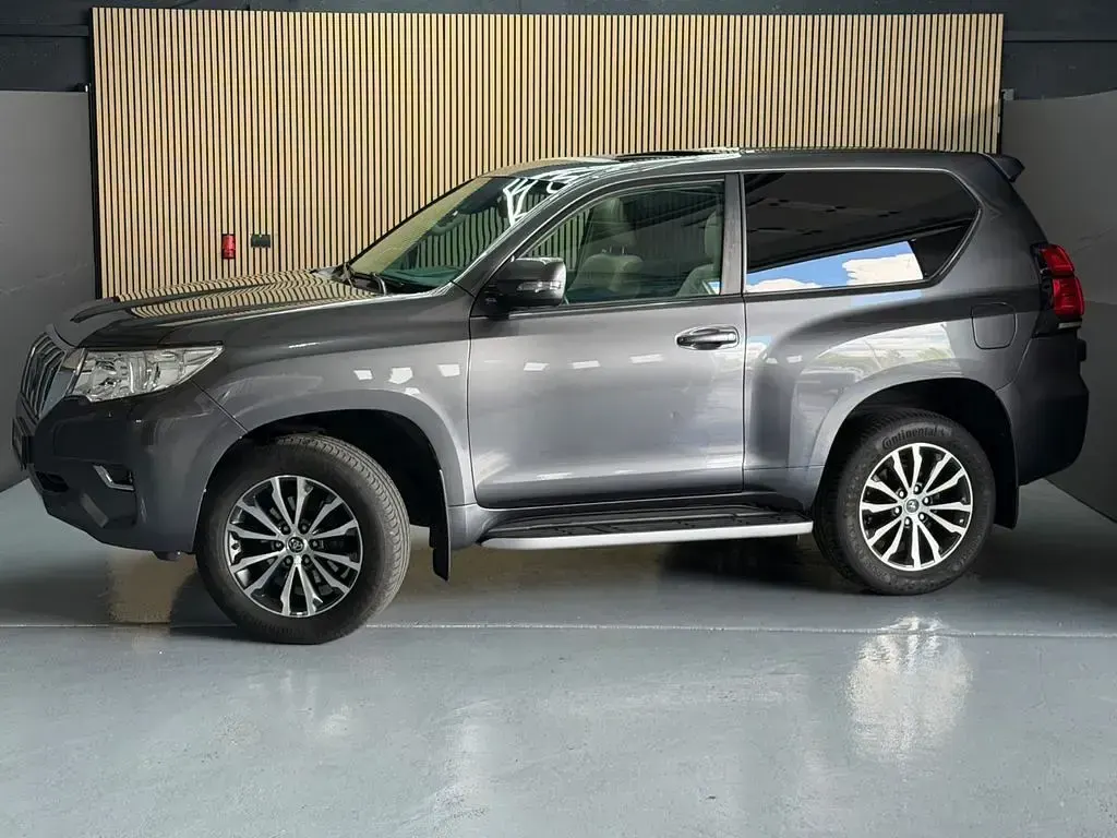 Gebraucht Toyota Land Cruiser Executive 177 PS (130 kW) 2020 Grau SUV