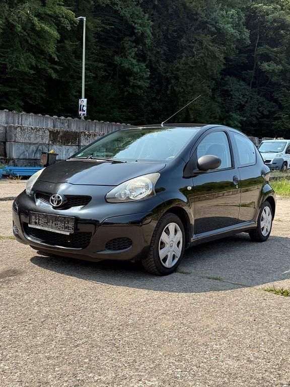 Midnightschwarz mica Gebraucht 2009 Toyota Aygo Basis Kleinwagen | 990 € (Superpreis) - Bild 1/4
