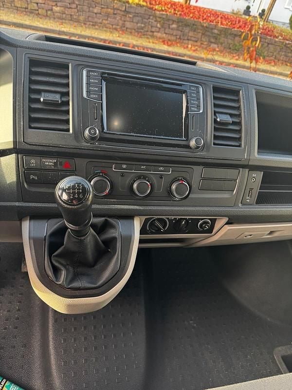 Second-hand VW Transporter 150 CP (110 kW) 2017 Negru Van