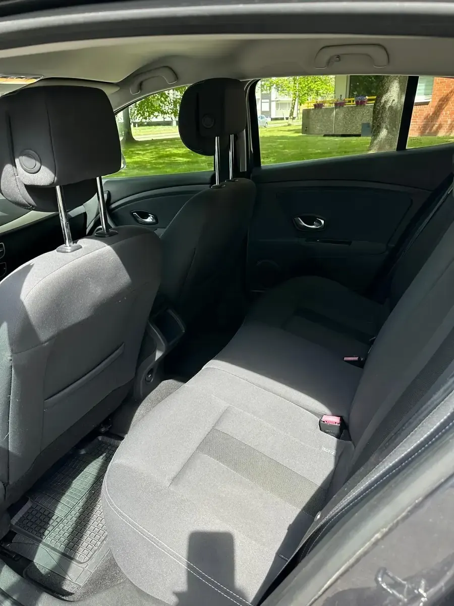Używany Renault Mégane 110 KM (80 kW) 2012 Czarny Sedan/Limuzyna