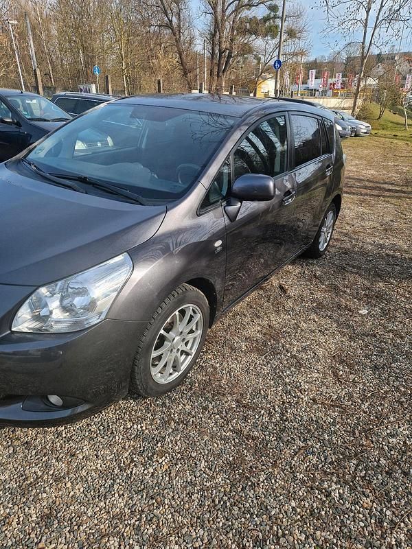 Gebraucht Toyota Verso 177 PS (130 kW) 2011 Braun Van / Kleinbus