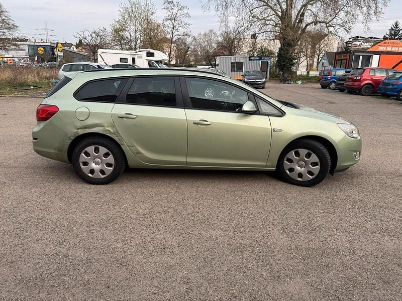 Gebraucht Opel Astra 110 PS (80 kW) 2011 Grün Kombi