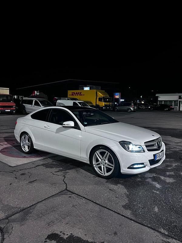 Gebraucht Mercedes C220 170 PS (125 kW) 2015 Weiß Coupé