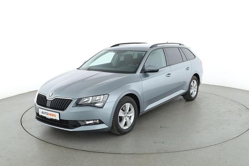 Grau Gebraucht 2019 Skoda Superb Active Kombi | 17.860 € (Fairer Preis) - Bild 1/3