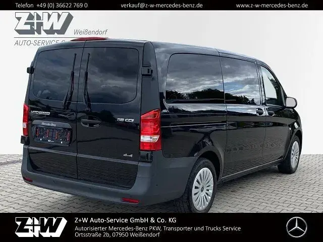 Gebraucht Mercedes Vito 163 PS (119 kW) 2024 Purple (obsidianschwarz) Van