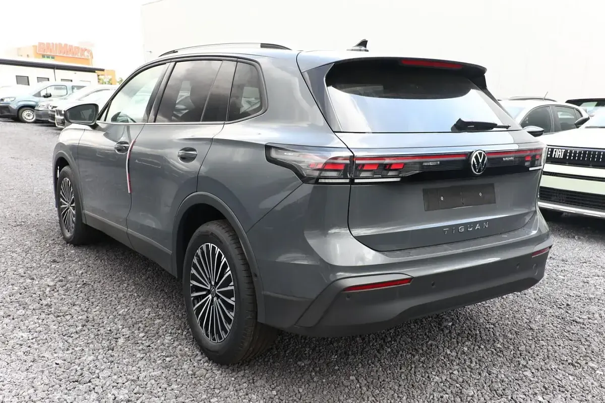 Neu VW Tiguan IQ Drive 150 PS (110 kW) 2026 Delfingrau metallic SUV
