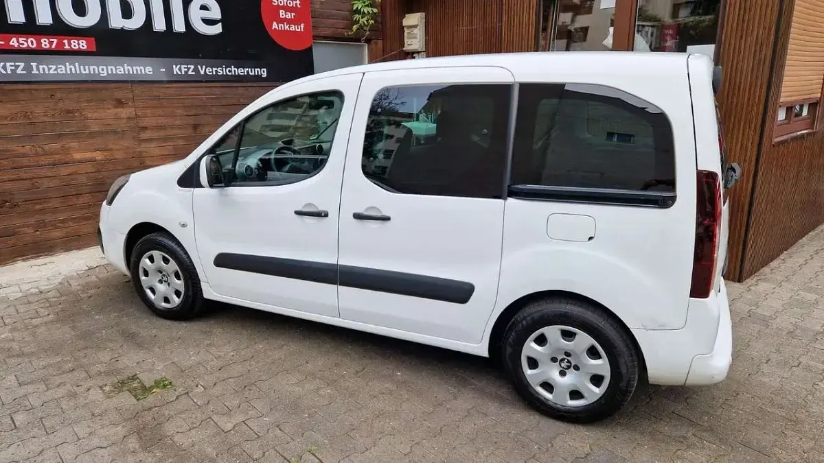 Gebraucht Peugeot Partner Active 98 PS (72 kW) 2016 Lack weiss banquise/deckende l Van / Kleinbus