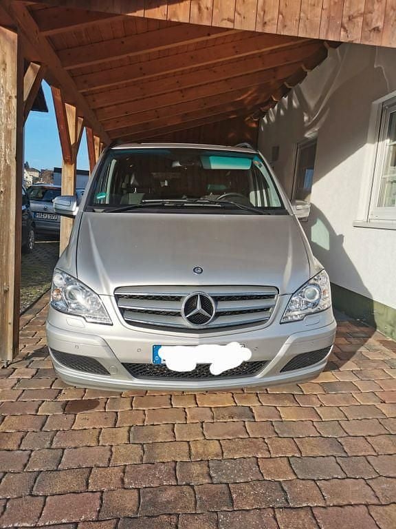 Silber Gebraucht 2014 Mercedes Viano Edition Van / Kleinbus | 21.500 € (Guter Preis) - Bild 1/4