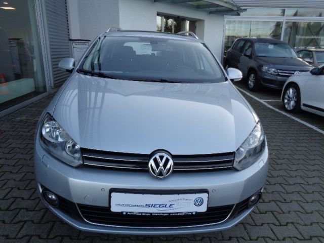 Gebraucht VW Golf VII Highline 140 PS (102 kW) 2013 Silber metallic Kombi