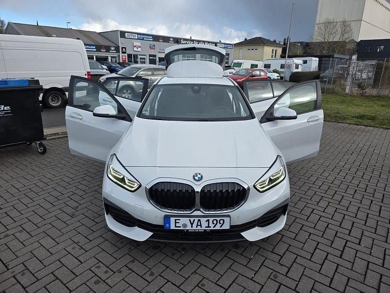 Gebraucht BMW 118 Advantage 136 PS (100 kW) 2021 Weiß Kleinwagen
