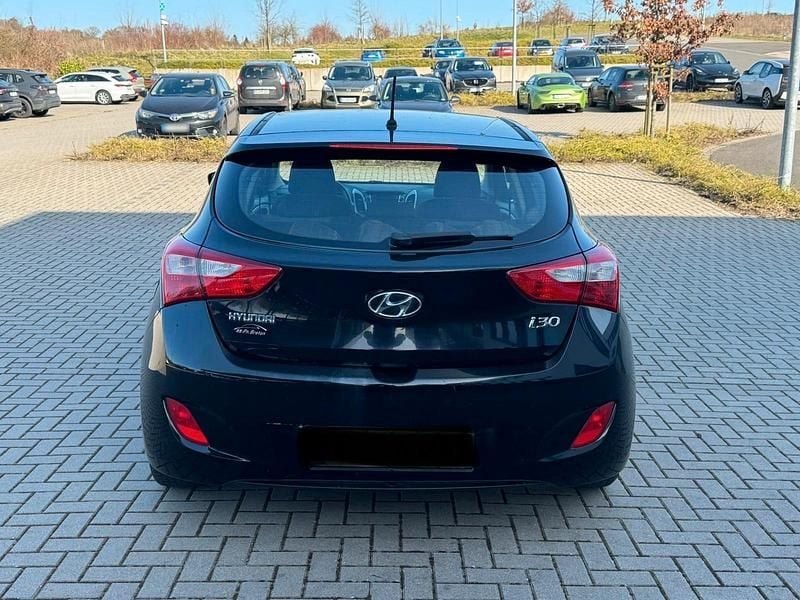 Gebraucht Hyundai i30 110 PS (80 kW) 2014 Schwarz Limousine