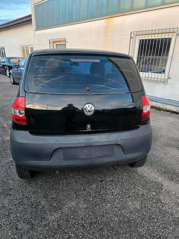 Second-hand VW Fox 75 CP (55 kW) 2006 Negru Hatchback