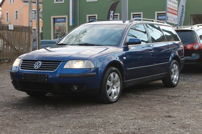 Blau Gebraucht 2001 VW Passat Comfortline Kombi | 999 € (Superpreis) - Bild 1/4