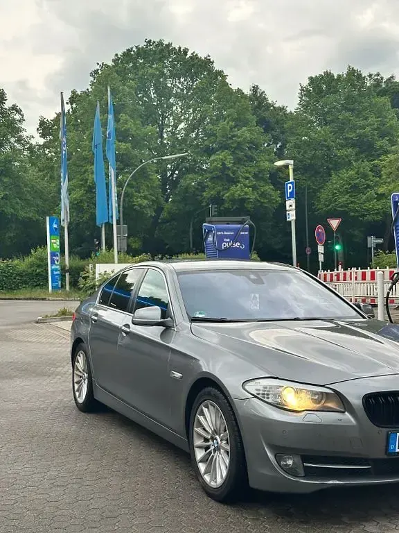 Używany BMW 530 258 KM (189 kW) 2012 Szary Sedan/Limuzyna