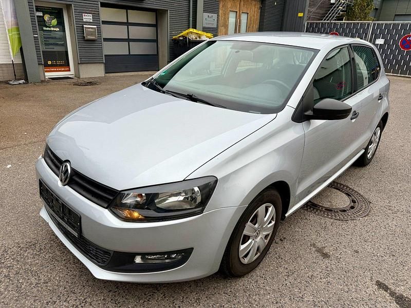 Grau Gebraucht 2010 VW Polo Trendline Limousine | 4.950 € (Fairer Preis) - Bild 1/4