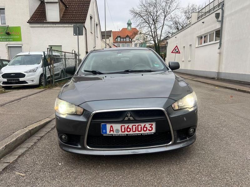 Grau Gebraucht 2010 Mitsubishi Lancer Sportback Edition Limousine | 2.999 € (Guter Preis) - Bild 1/4