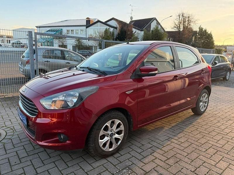 Rot Gebraucht 2017 Ford Ka Plus Cool & Sound Edition Kleinwagen | 6.990 € (Fairer Preis) - Bild 1/4
