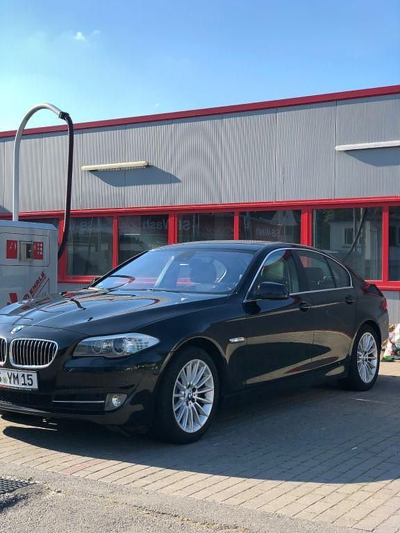 Gebraucht BMW 530 258 PS (189 kW) 2011 Schwarz Limousine