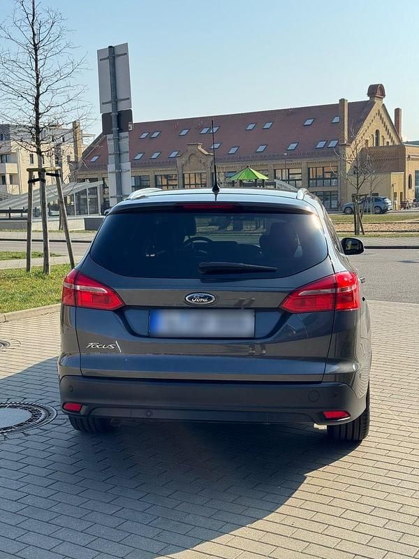 Gebraucht Ford Focus Titanium 120 PS (88 kW) 2014 Grau Kombi
