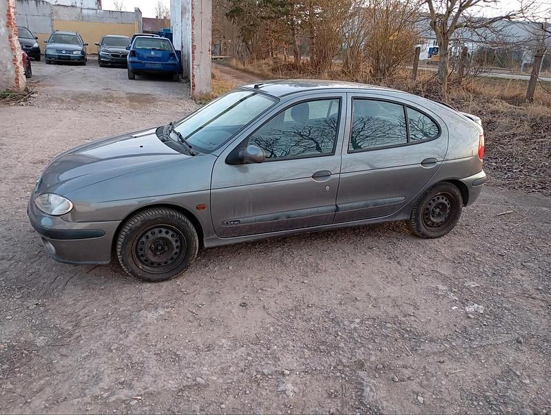 Gebraucht Renault Mégane II 75 PS (55 kW) 2002 Grau Limousine