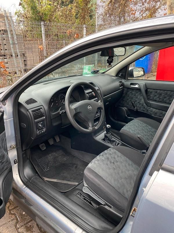 Gebraucht Opel Astra 86 PS (63 kW) 2001 Silber Limousine