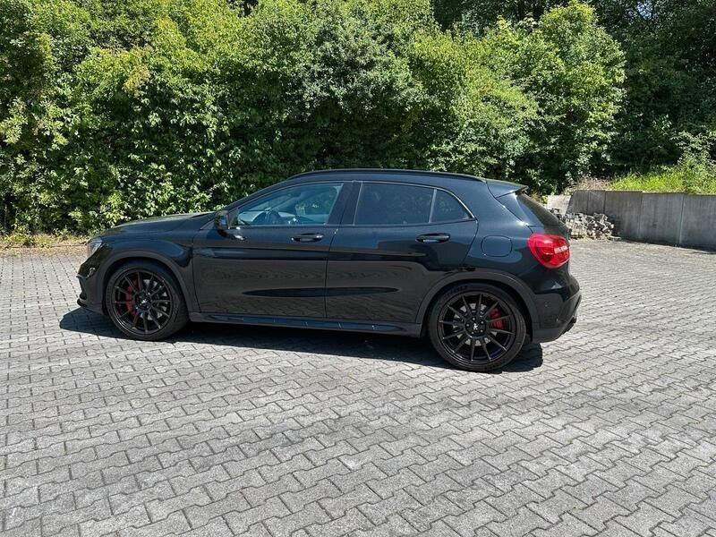 Schwarz Gebraucht 2015 Mercedes GLA45 AMG AMG SUV | 29.500 € - Bild 1/4