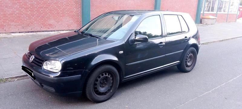 Schwarz Gebraucht 2000 VW Golf IV Kleinwagen | 950 € (Fairer Preis) - Bild 1/4