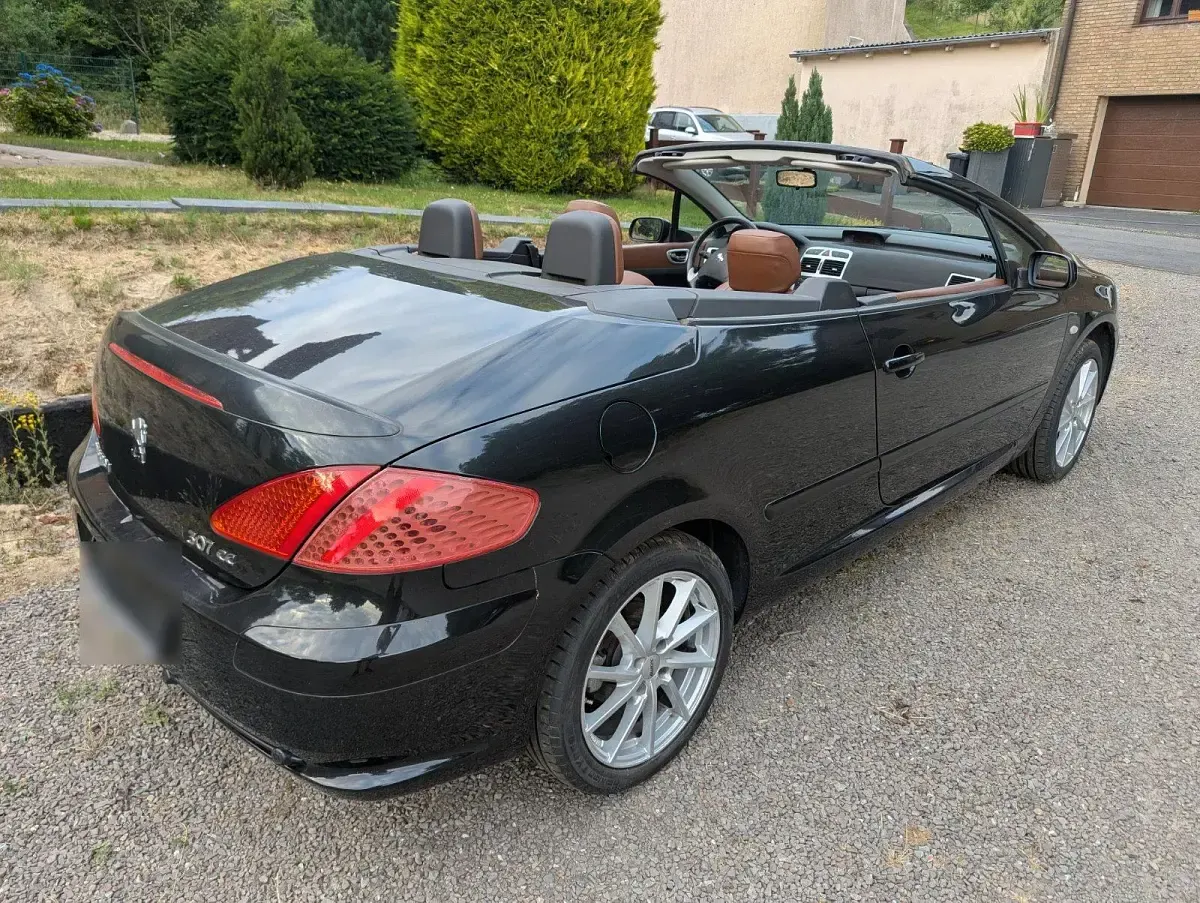 Gebraucht Peugeot 307 CC 109 PS (80 kW) 2004 Schwarz Cabrio