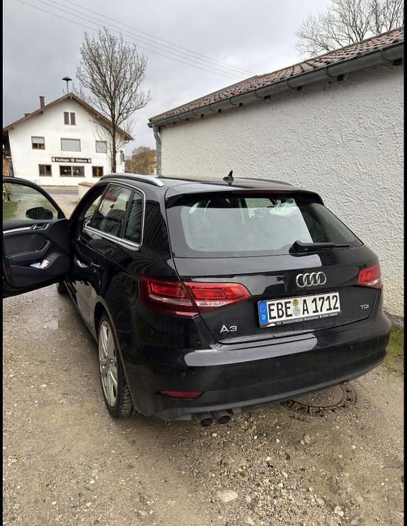 Gebraucht Audi A3 Ambiente 150 PS (110 kW) 2018 Schwarz Limousine