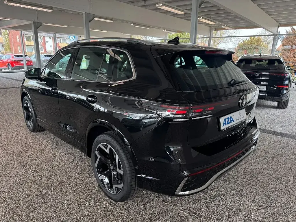 Neu VW Tiguan R-line 150 PS (110 kW) 2026 Grenadillschwarz metallic SUV