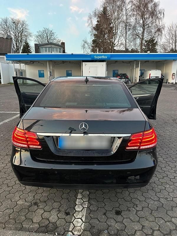 Gebraucht Mercedes E220 170 PS (125 kW) 2014 Schwarz Limousine
