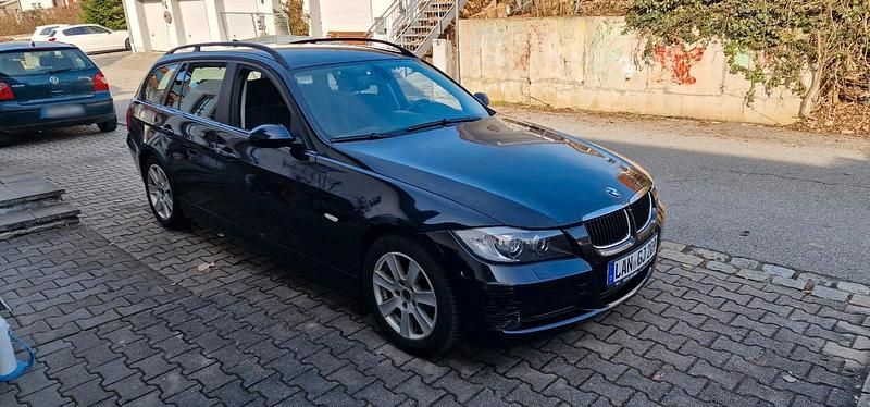 Gebraucht BMW 320 163 PS (119 kW) 2007 Blau Kombi