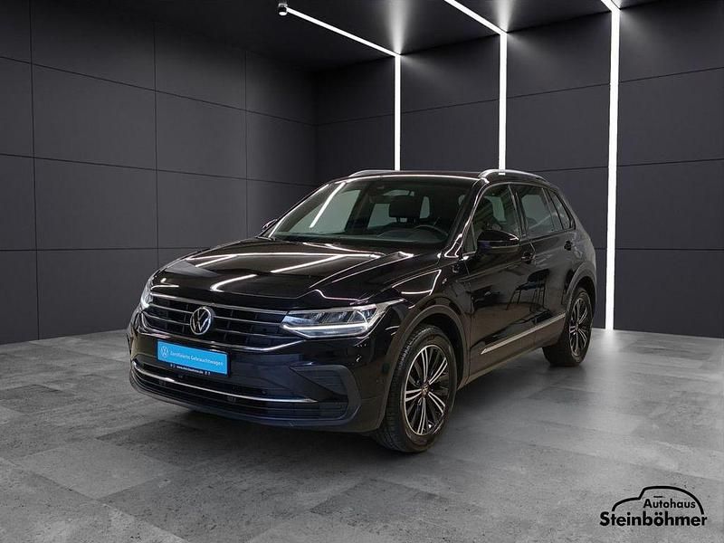 Gebraucht VW Tiguan Active 150 PS (110 kW) 2021 Deep black perleffekt (schwarz) SUV