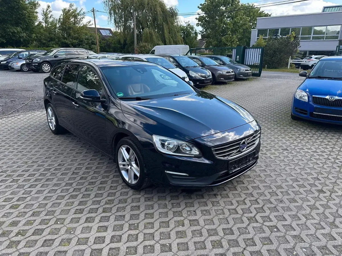 Gebraucht Volvo V60 150 PS (110 kW) 2017 Blau Kombi