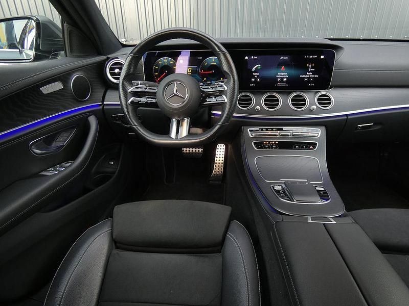 Gebraucht Mercedes E300 AMG line 265 PS (194 kW) 2022 Grau Limousine