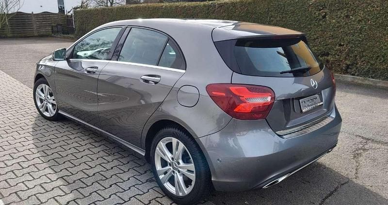 Gebraucht Mercedes A180 148 PS (108 kW) 2017 Grau Kleinwagen