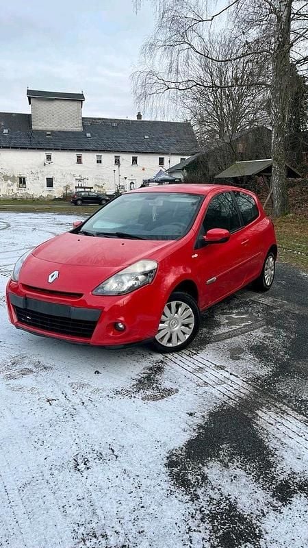 Gebraucht Renault Clio GrandTour 101 PS (74 kW) 2012 Rot Kombi