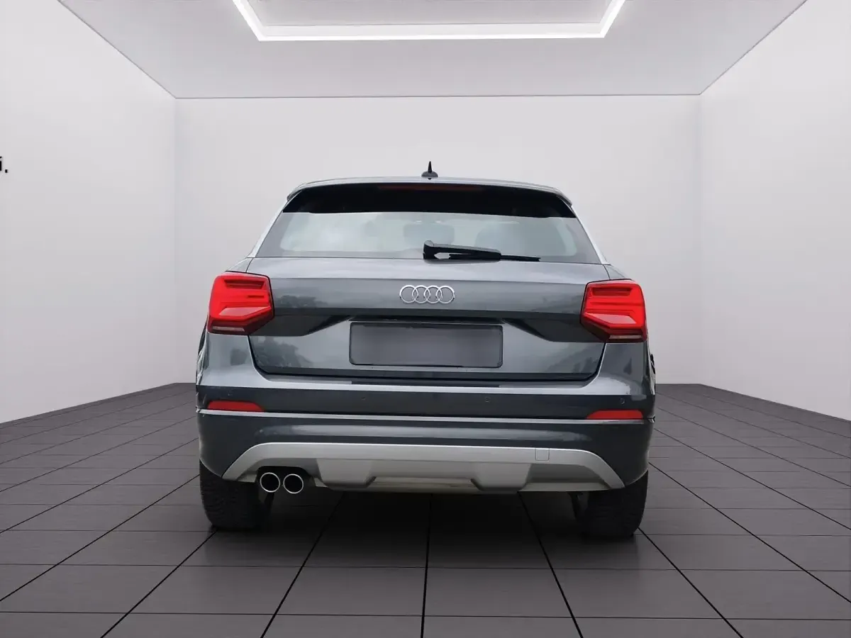 Gebraucht Audi Q2 S-Line 150 PS (110 kW) 2019 Grau metallic SUV