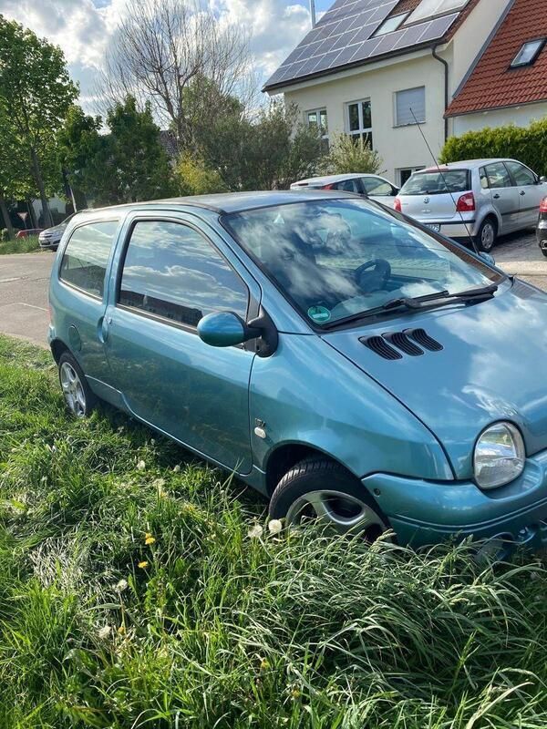 Grün Gebraucht 2001 Renault Twingo Kleinwagen | 599 € (Guter Preis) - Bild 1/4