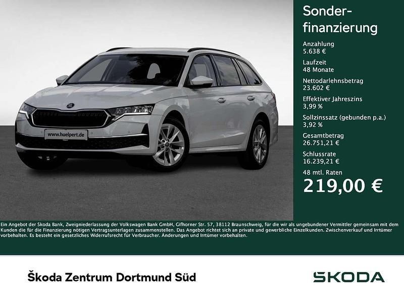 Moonweiss metallic Gebraucht 2024 Skoda Octavia Selection Kombi | 29.240 € (Fairer Preis) - Bild 1/4