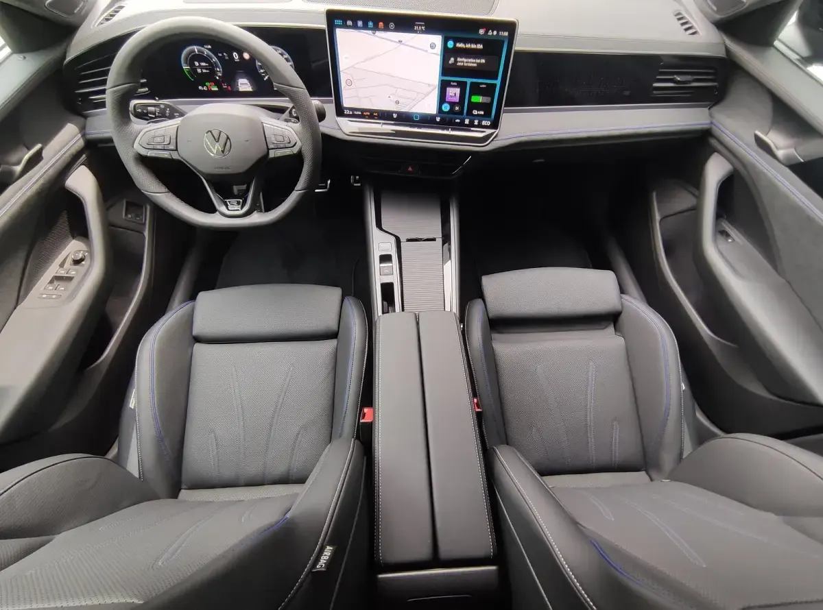 Neu VW Passat R-line 177 PS (130 kW) 2026 Grenadillschwarz metallic Kombi