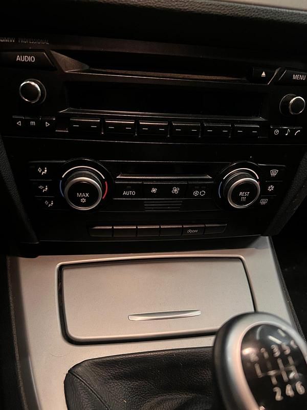 Gebraucht BMW 318 143 PS (105 kW) 2008 Schwarz Limousine