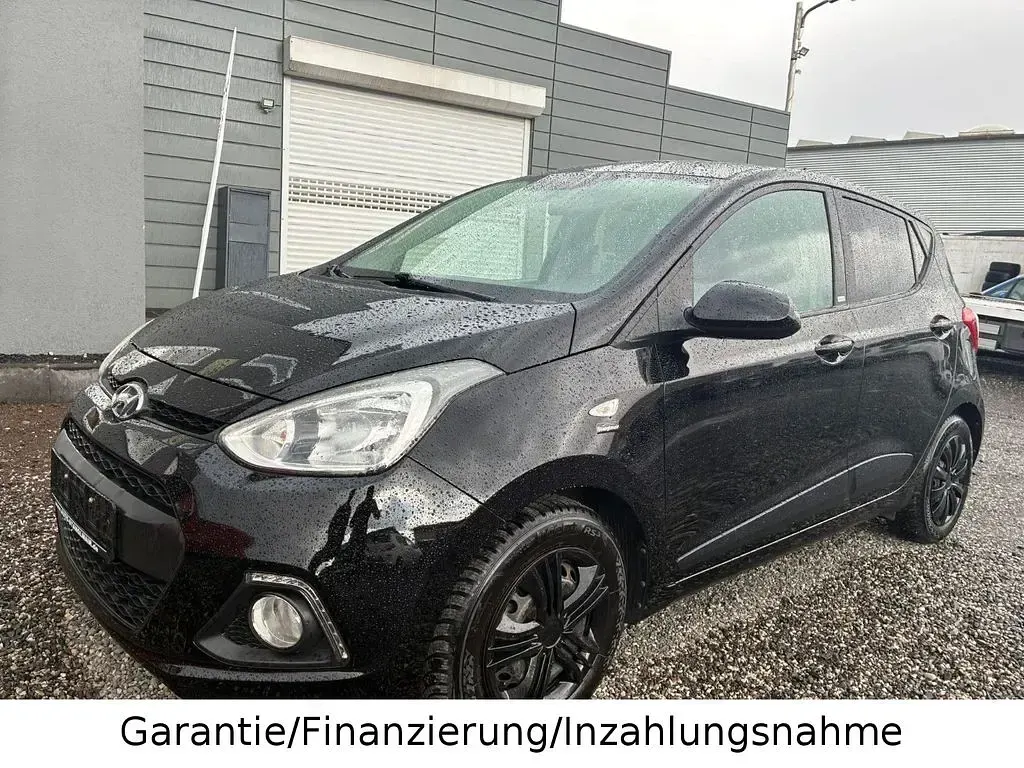 Gebraucht Hyundai i10 Passion 67 PS (49 kW) 2016 Schwarz Kleinwagen