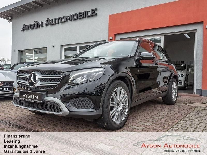 Schwarz Gebraucht 2018 Mercedes GLC250 SUV | 26.995 € (Guter Preis) - Bild 1/4