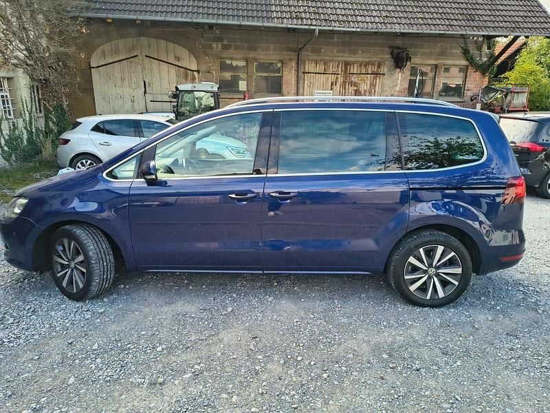 Gebraucht VW Sharan 150 PS (110 kW) 2019 Blau Van / Kleinbus
