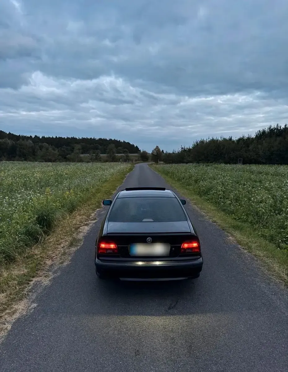 Gebraucht BMW 523 170 PS (125 kW) 1998 Schwarz Limousine