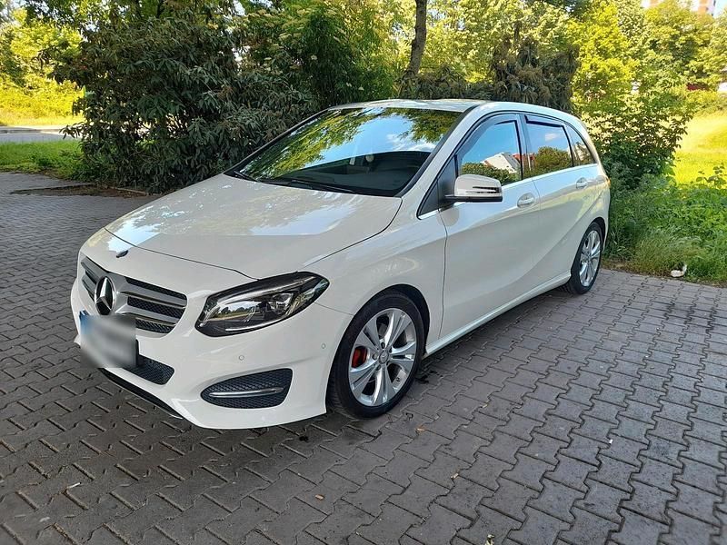 Weiß Gebraucht 2017 Mercedes B180 Van / Kleinbus | 14.500 € (Fairer Preis) - Bild 1/4