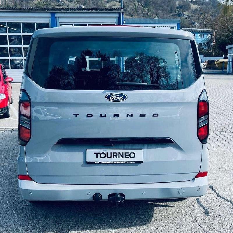 Gebraucht Ford Tourneo Titanium 150 PS (110 kW) 2024 Fancygrau Van / Kleinbus